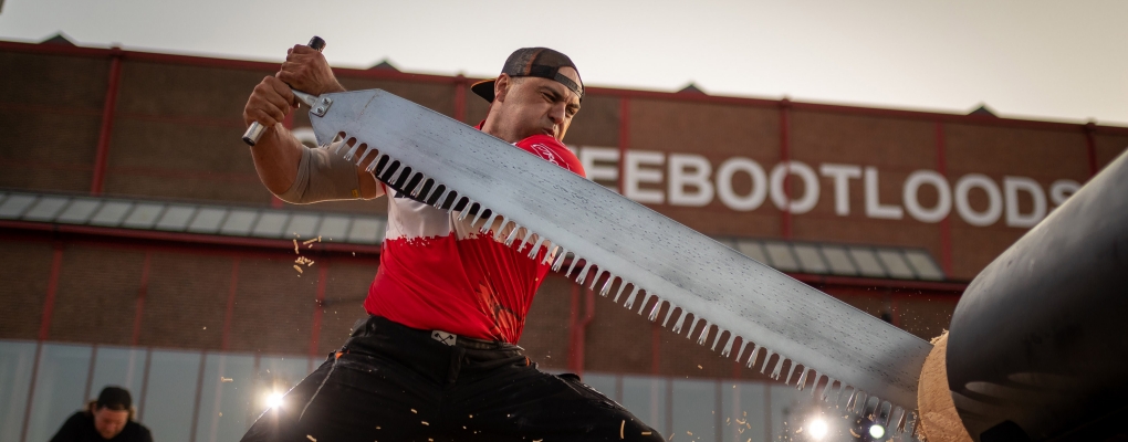 STIHL Timbersports Mann mit Single Buck.