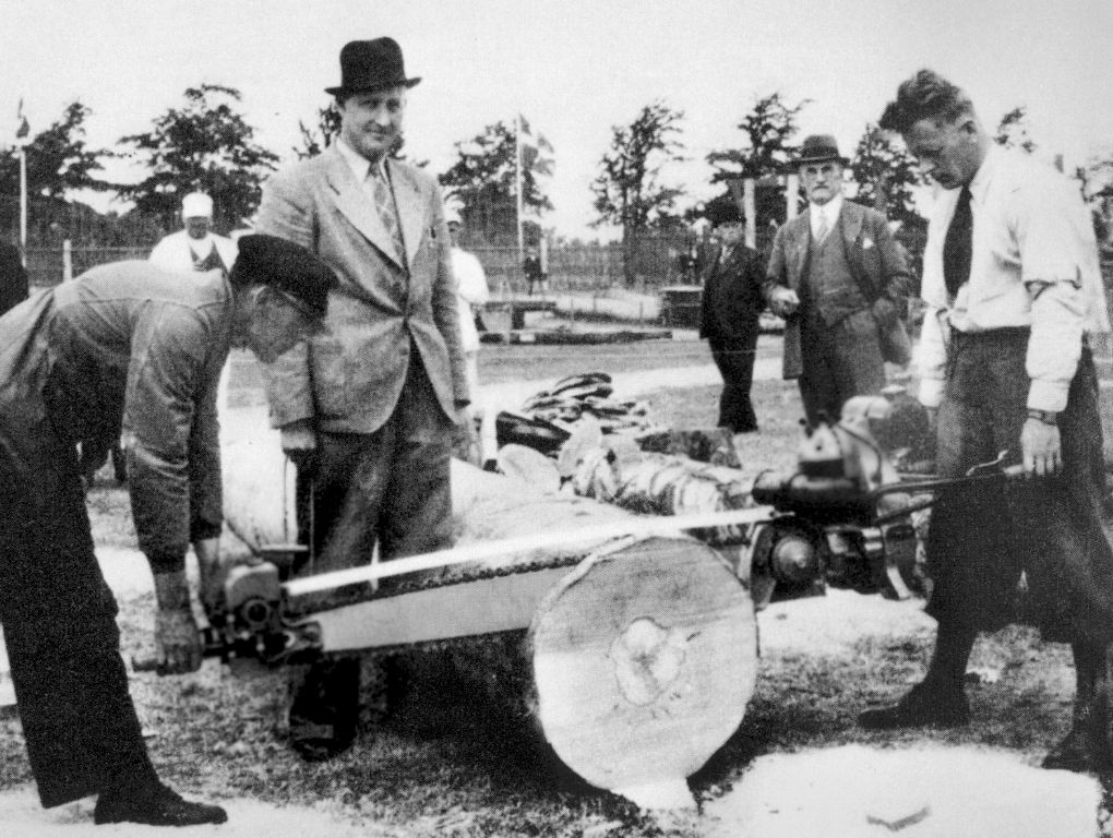 2 M&auml;nner mit Motors&auml;ge