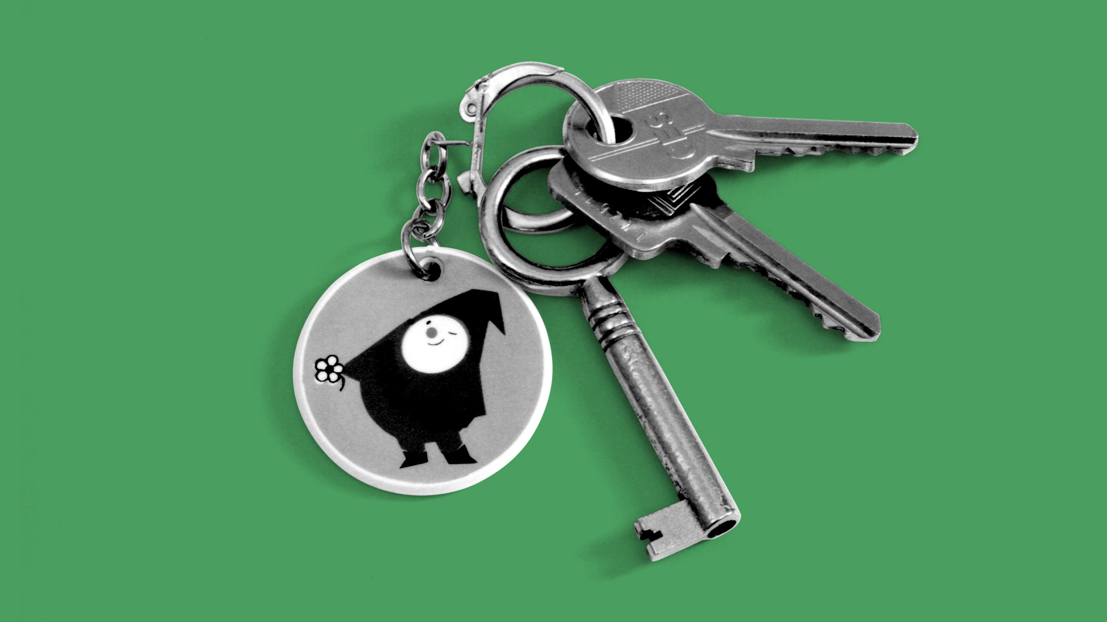 Schl&uuml;sselanh&auml;nger illustriert mit dem Hobbyzwerg von STIHL; Schwarz-Wei&szlig;-Foto.