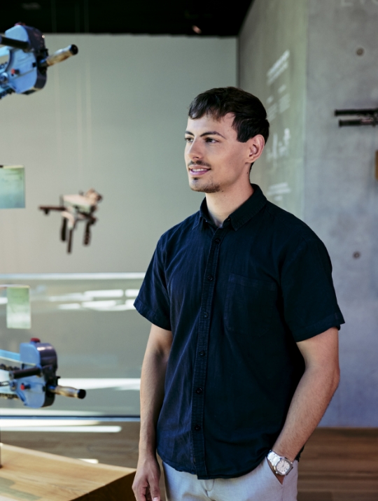 Portraitfoto von Tamino Soubawi.