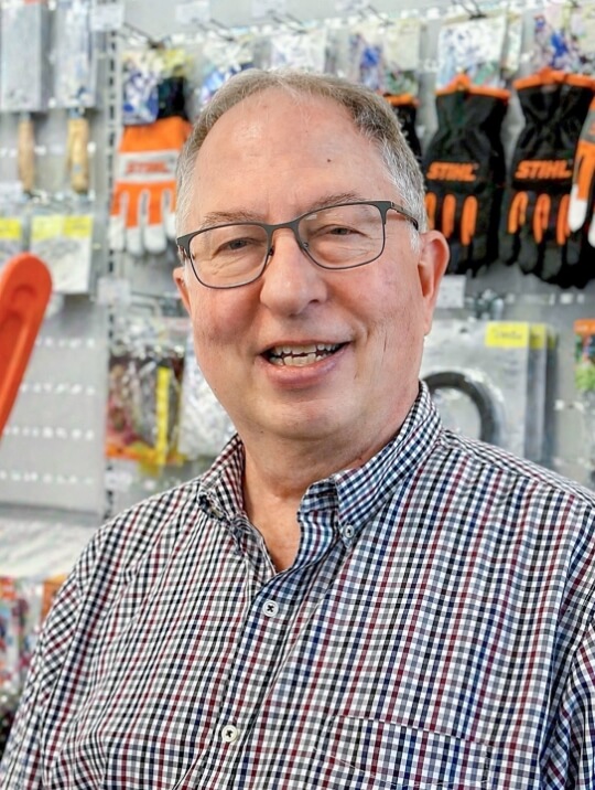 Ein Portr&auml;tfoto von Sam Madsen.