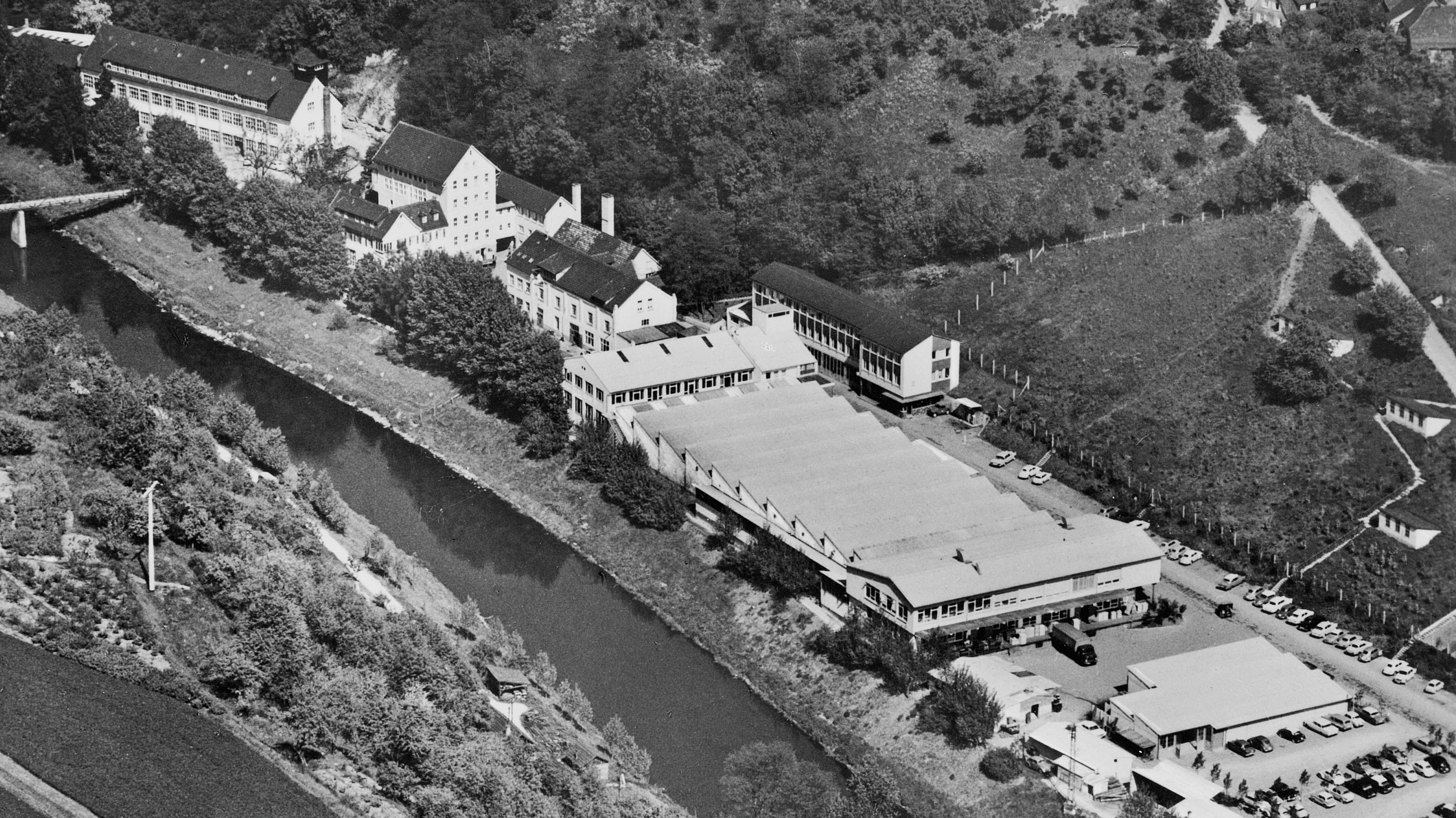 Luftbild des Standorts Neustadt bei Waiblingen um 1960; Schwarz-Wei&szlig;-Foto.