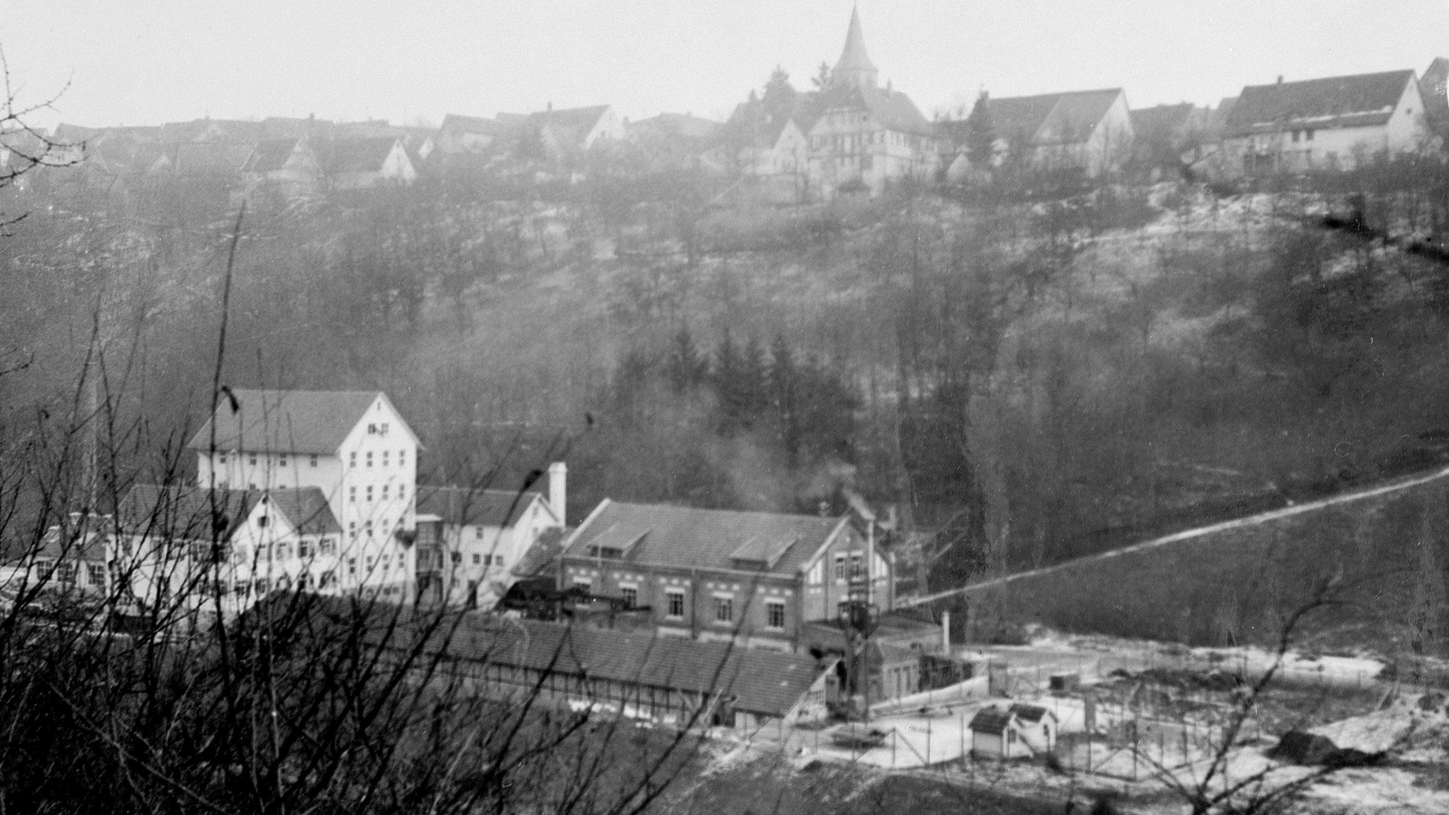 Das STIHL Werk in Neustadt bei Waiblingen 1944; Schwarz-Wei&szlig;-Foto.